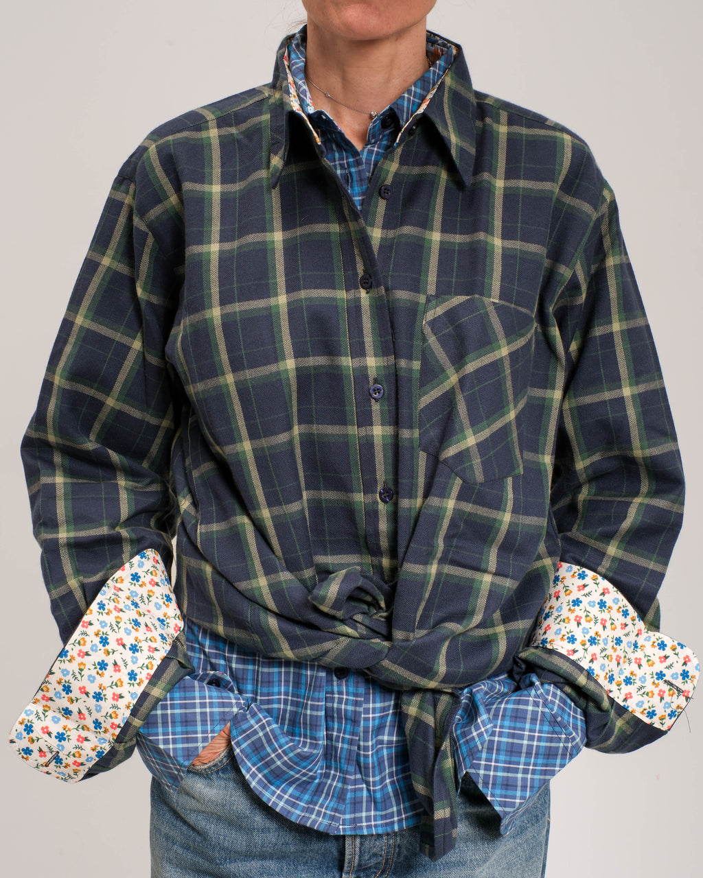 Oversized fit Cowboy cut side pocket - No writing