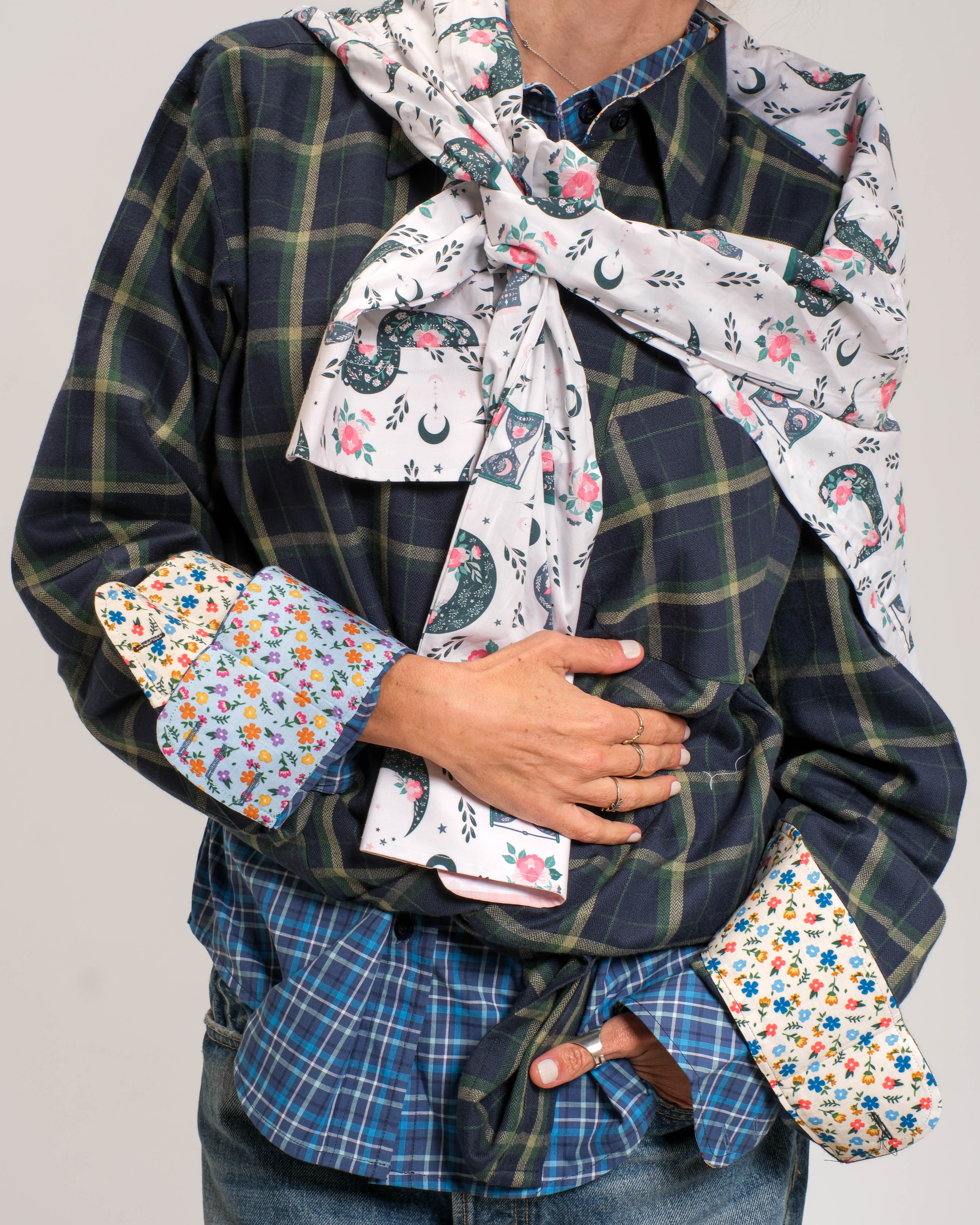 Oversized fit Cowboy cut side pocket - No writing