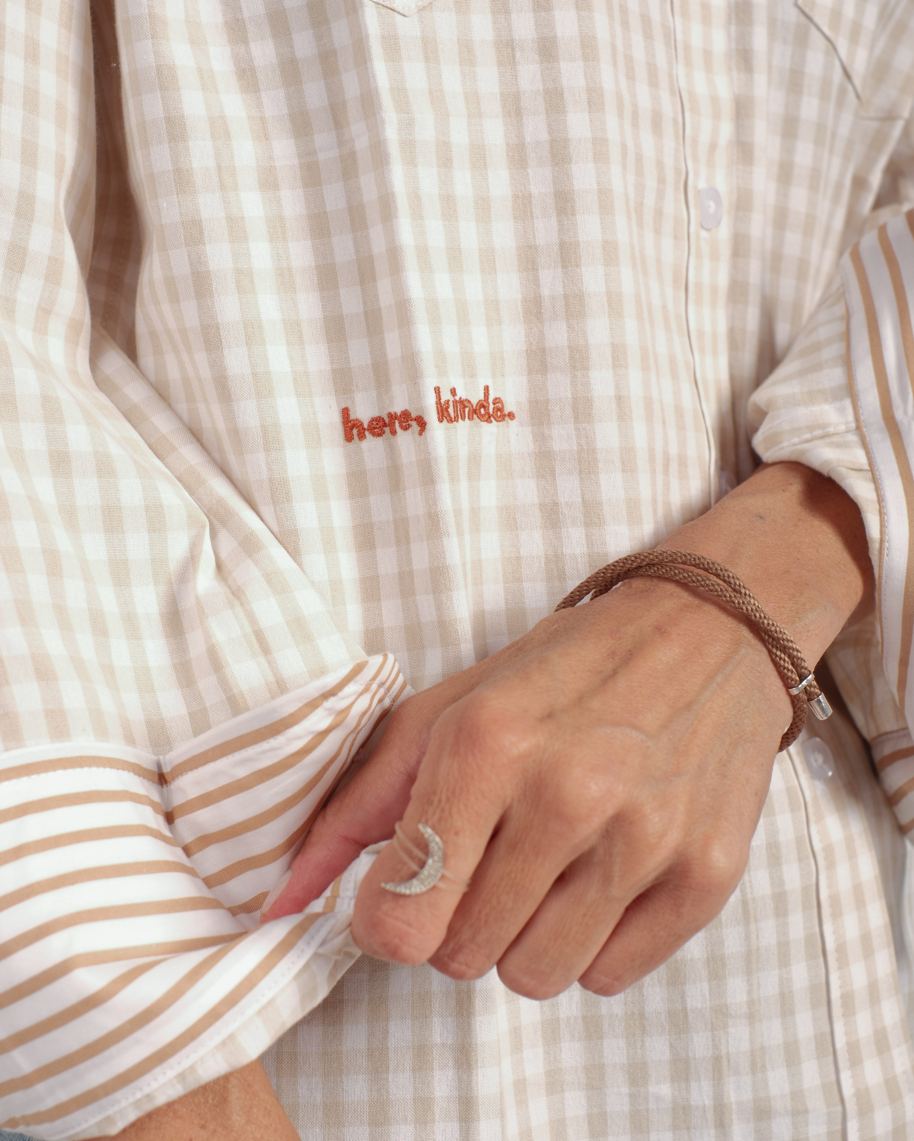 peace love & happiness beige checkered Cowboy